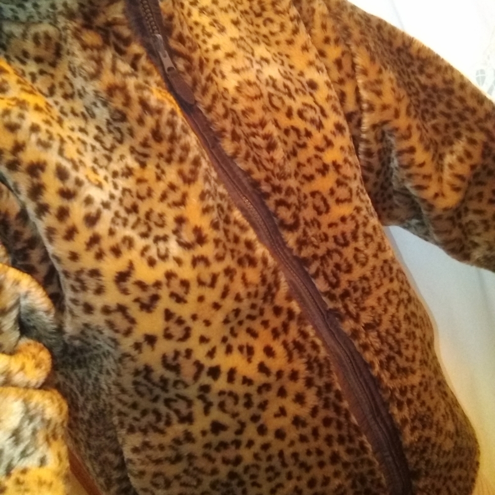 Express reversible fur m/L